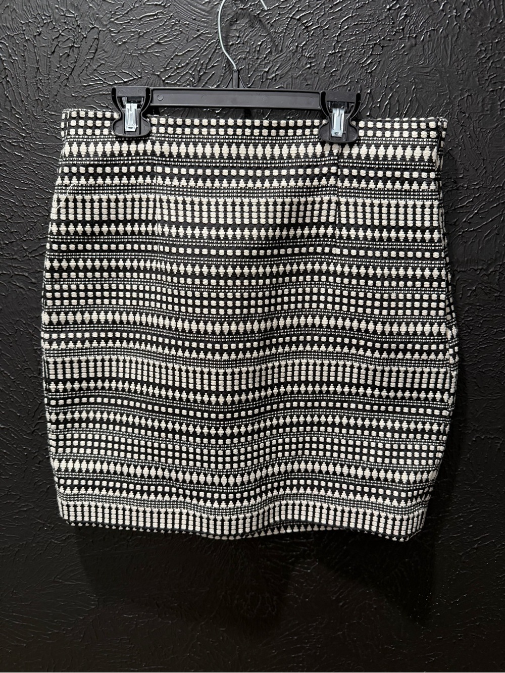 Chelsea & Theodore Black and White Textured Pencil Skirt